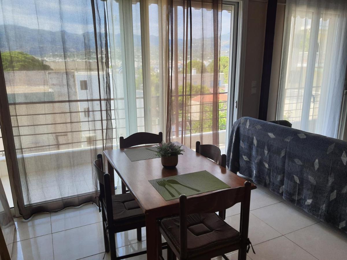 Seaside Beach Apartment 칼라마타 외부 사진